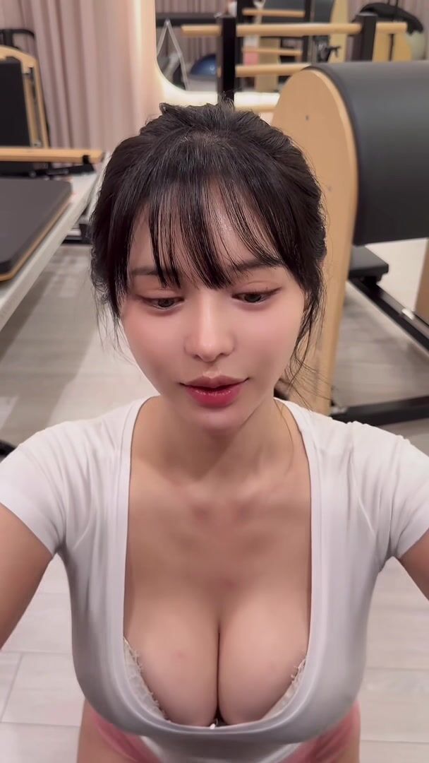 E gái xinh Đi Gymer nợ tiền, Bú Cu Móc lồn, Lút cán Djt nhau loli mình dây để trừ nợ